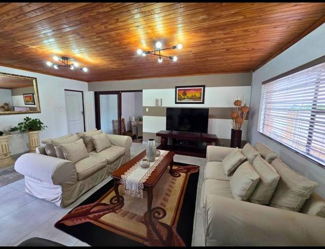 2 BEDROOM HOUSE FOR SALE IN GLEN MARAIS